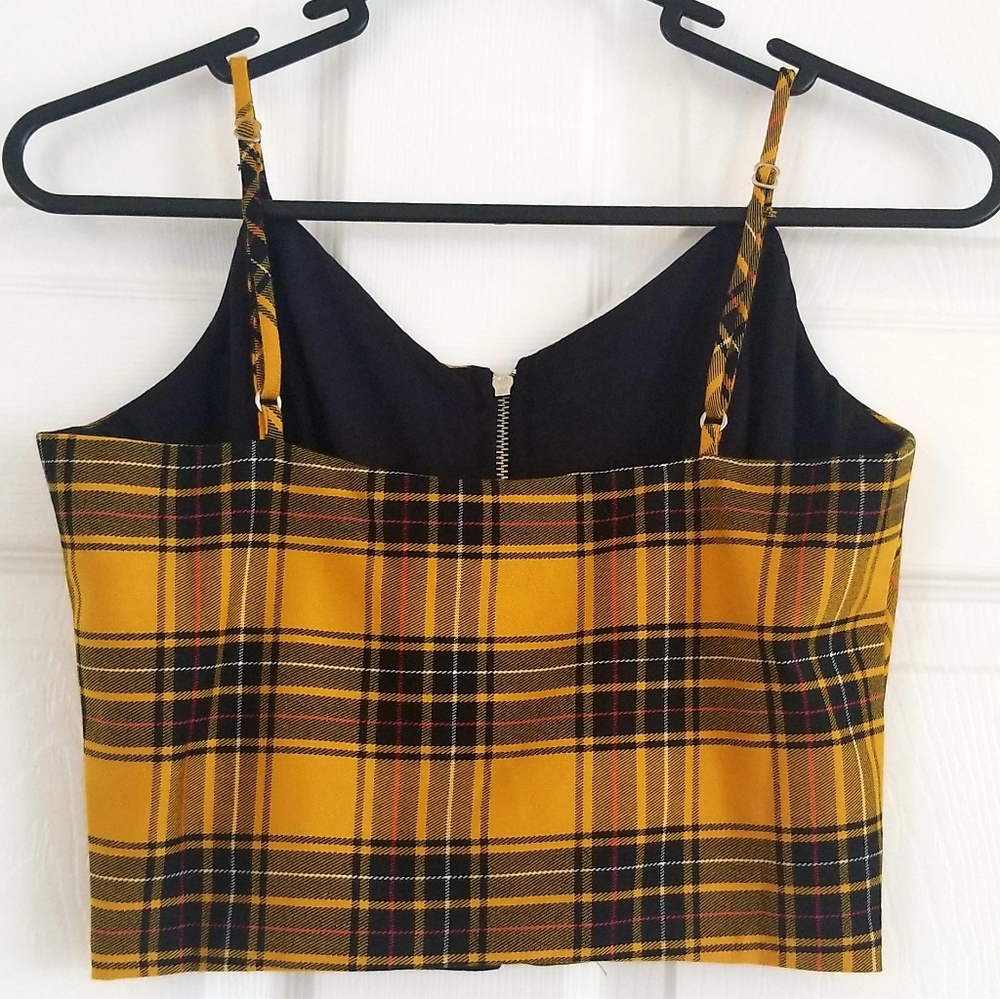 New. Fun Pattern Crop Top - Picture 3 of 4